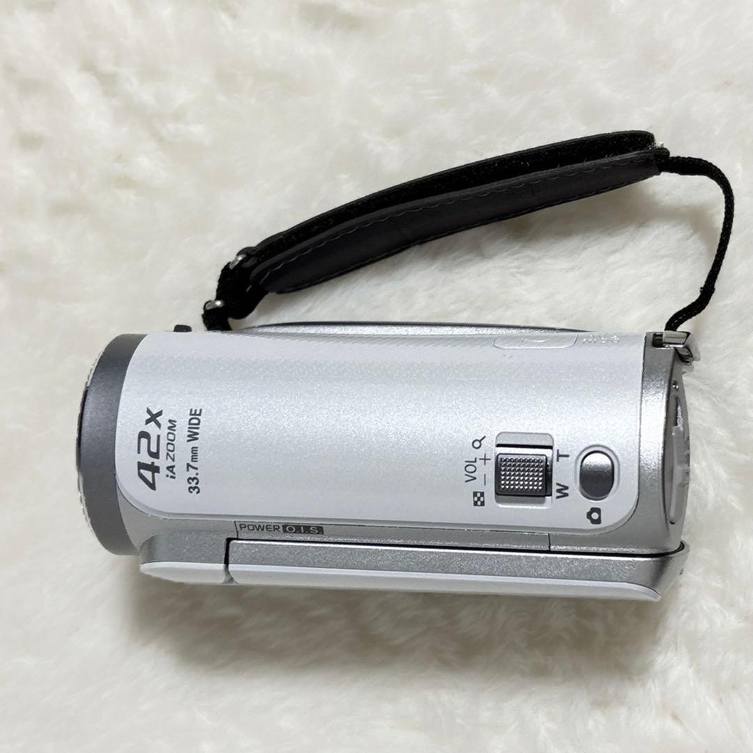 Panasonic Full HD HDC-TM45 3.0 Mega Pixels Digital Video Camcorder