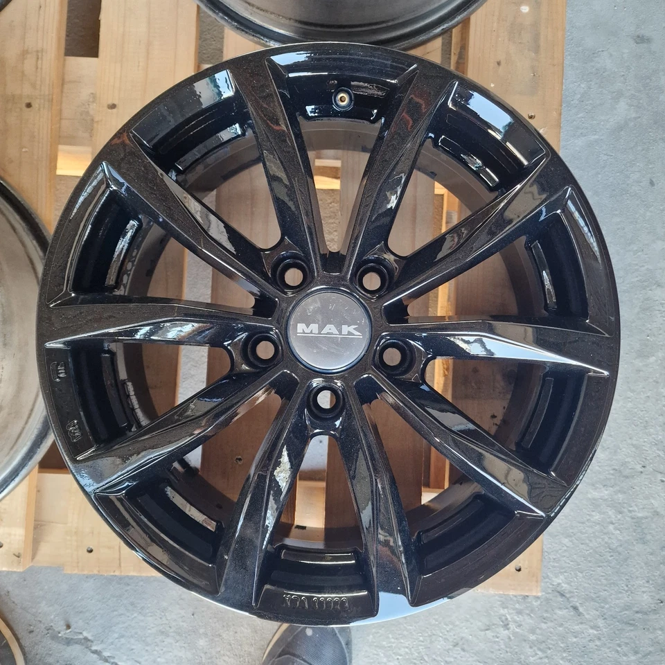 Set 4 Cerchi Lega MAK WOLF 6.5x16 H2 5x100 ET 42 PCD 112 WF6560/VW2X Nero Lucido - Imagen 3 de 4
