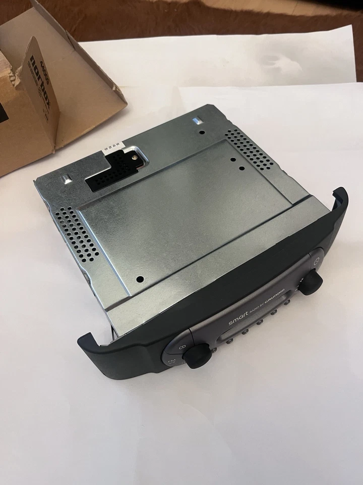 Smart 450 Grundig Autoradio Radio Schwarz/Anthrazit 0013413V007 Mit CODE - Bild 2 von 4