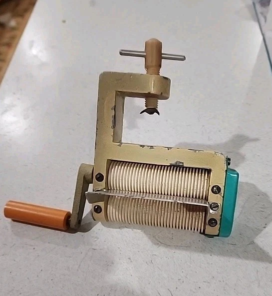 ANTIGUA máquina para hacer fideos ramen adjuntar tabla de cortar manivela mano derecha Foto 4 de 4