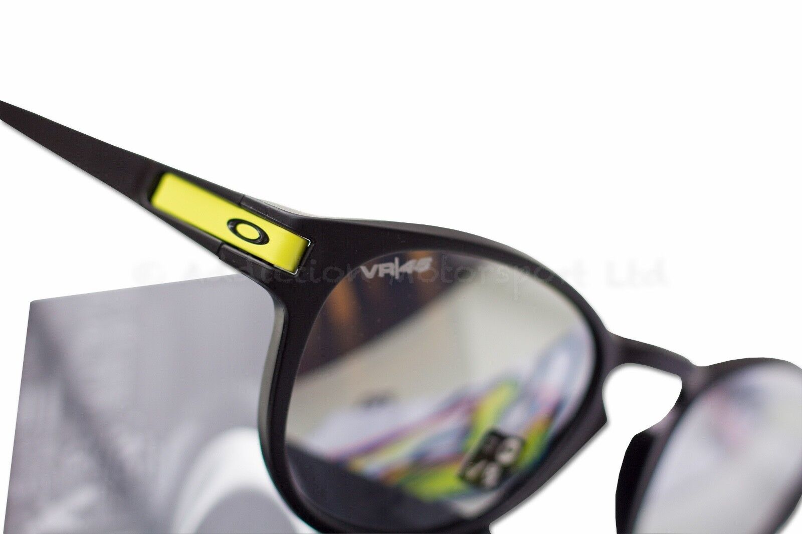 oakley vr46 latch