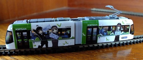 Tomytec N gauge TLR0604 Toyama Portram tram Anime conductors green doors livery - Picture 10 of 12