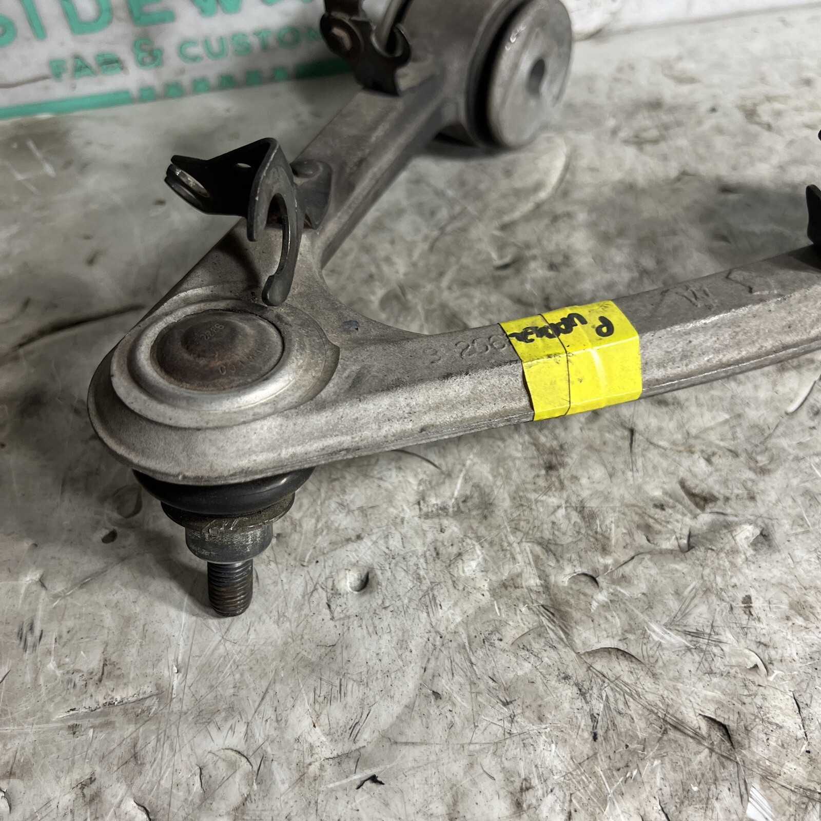 03-12 Maserati Quattroporte Front Right Upper Control Arm M139