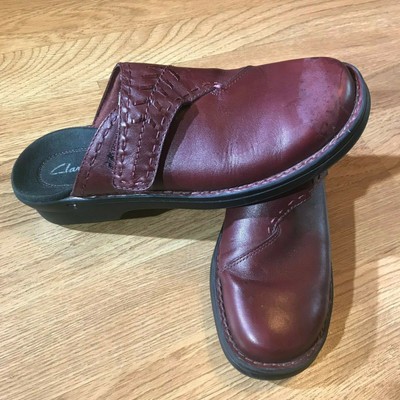 clarks red clogs