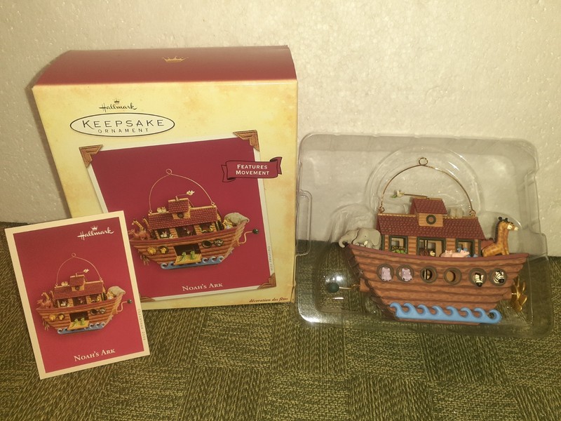 ~~ HALLMARK Ornament NOAHS ARK 2004 NEVER DISPLAYED New w/Box CUTE Cute CUTE ~~