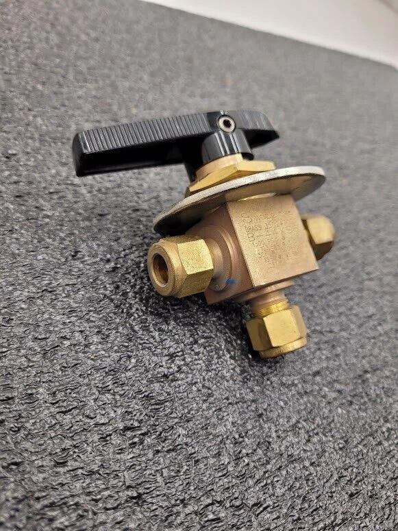 Swagelok B-44XS6 Brass 1-Piece 40 Series 3-Way Ball Valve Working Pull 1500 PSI - Image 2 of 4