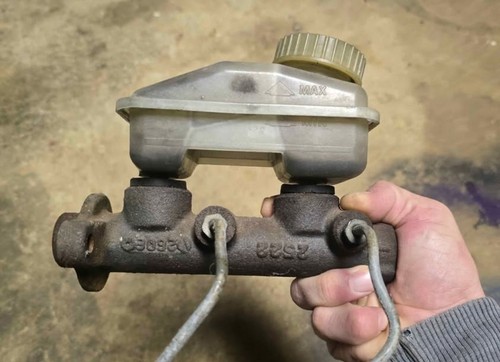 Front Brake Calipers And Master Cylinder 1987 Renault Alliance Gta BENDIX