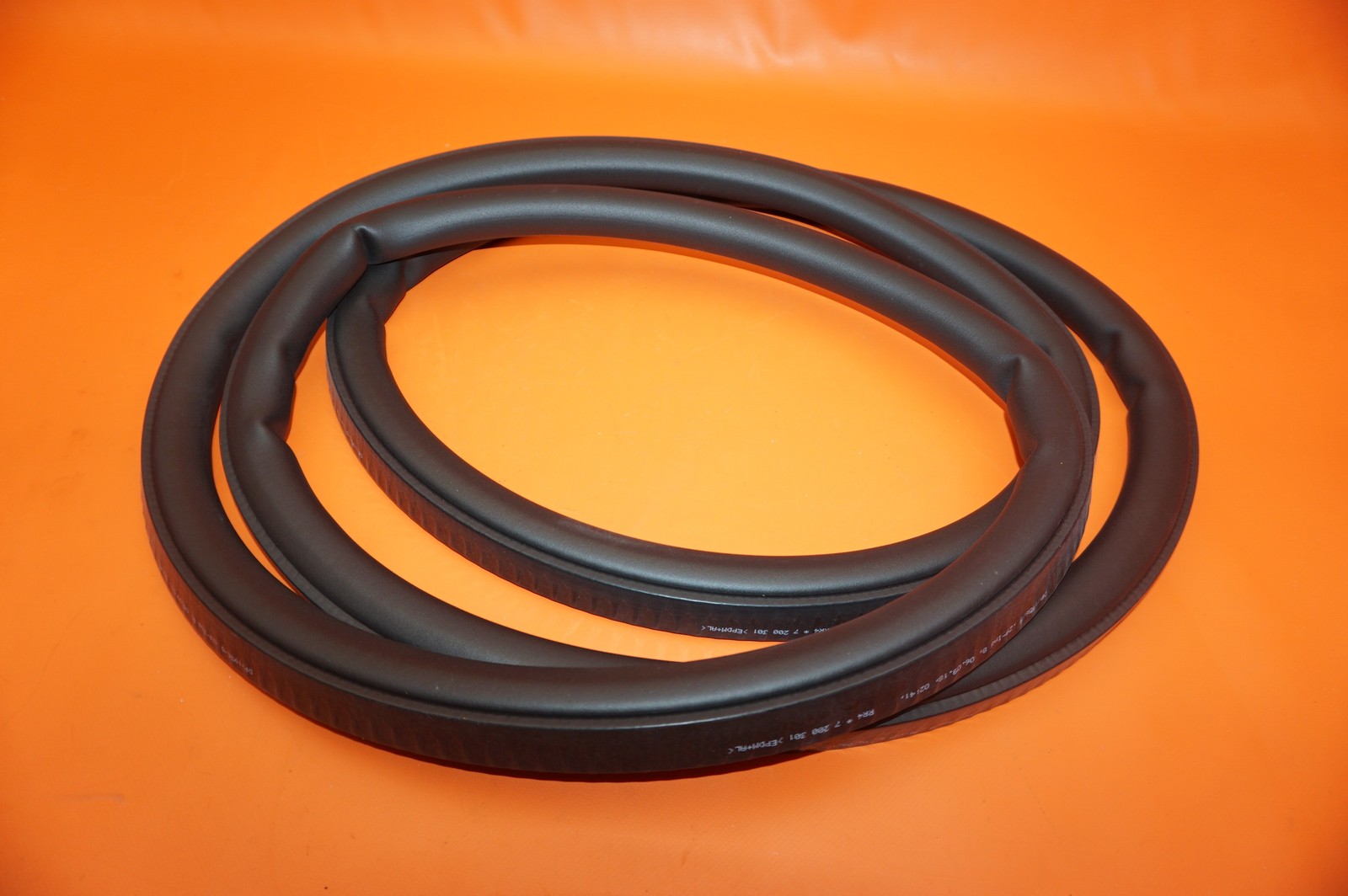 Rolls-Royce Ghost 2009-2012 FRONT Weatherstrip P/N 7200301
