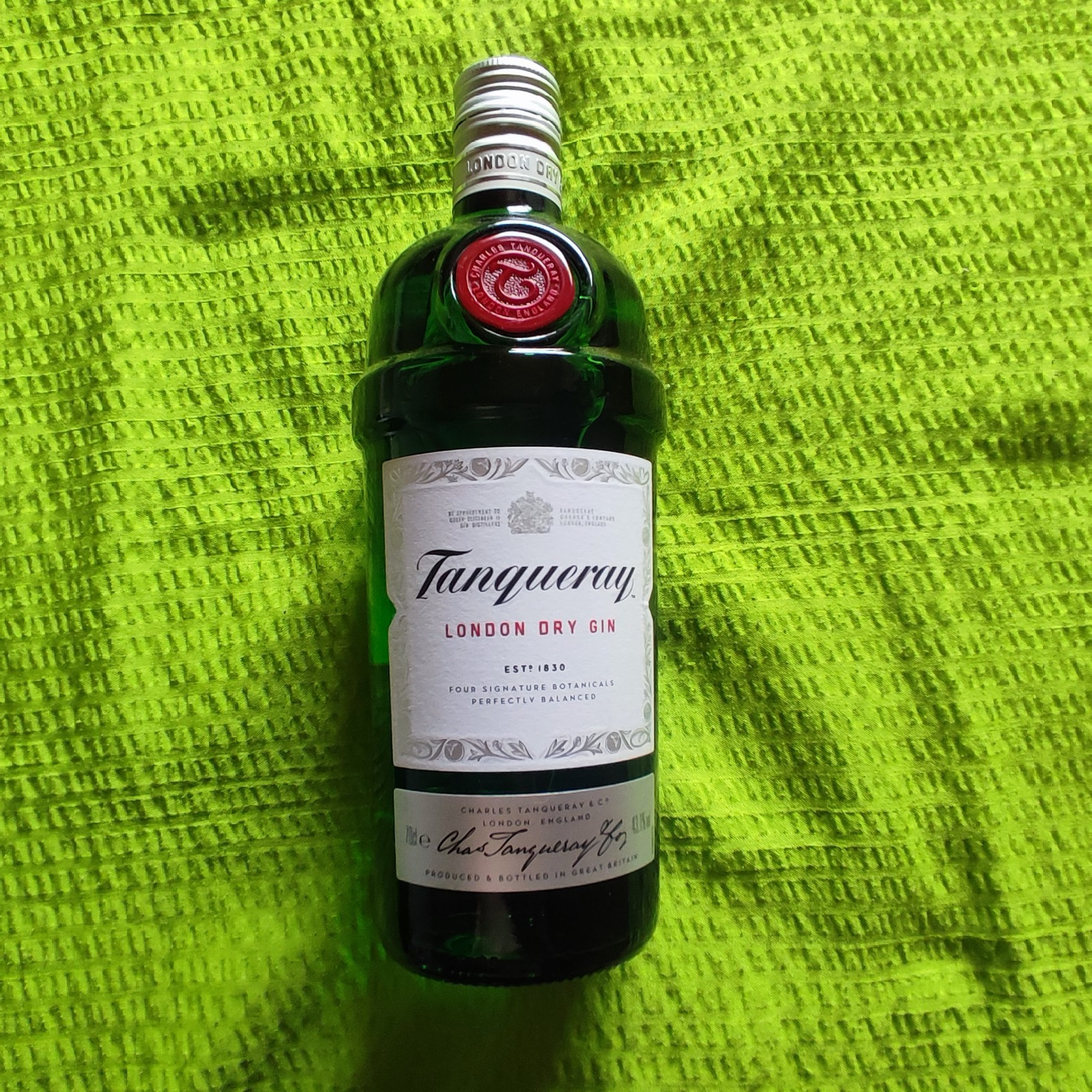 Tanqueray London Dry Gin, aromatischer Gin, 4-fach destilliert auf englischem Boden, 43,1% vol, 700 ml Einzelflasche - Bild 2