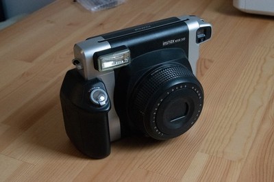 Instax Wide 300 Sofortbild Kamera von Fujifilm mit Vergrößerungs-Aufsatz