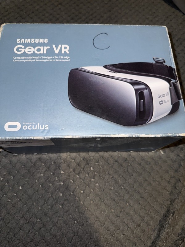 Samsung Gear VR OCULUS VR Headset - White -  Gaming Video - Used Once