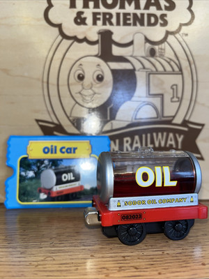 OIL TANKER ! THOMAS  FRIENDS TRAIN TAKE Along N Play DIECAST TANKER 2004