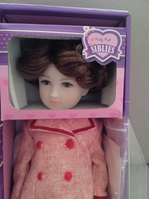 poupée neuve siblies élizabeth ruby red fashion friends