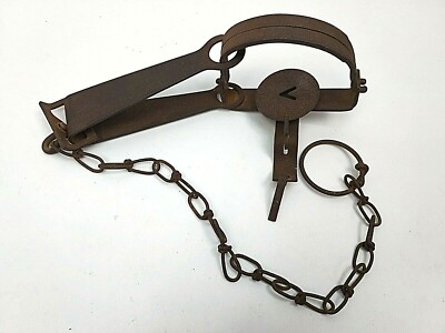 Old Trapper Display Rack VINTAGE TRAPPERS EARLY 1900S ONEIDA VICTOR Small METAL ANIMAL TRAP ...