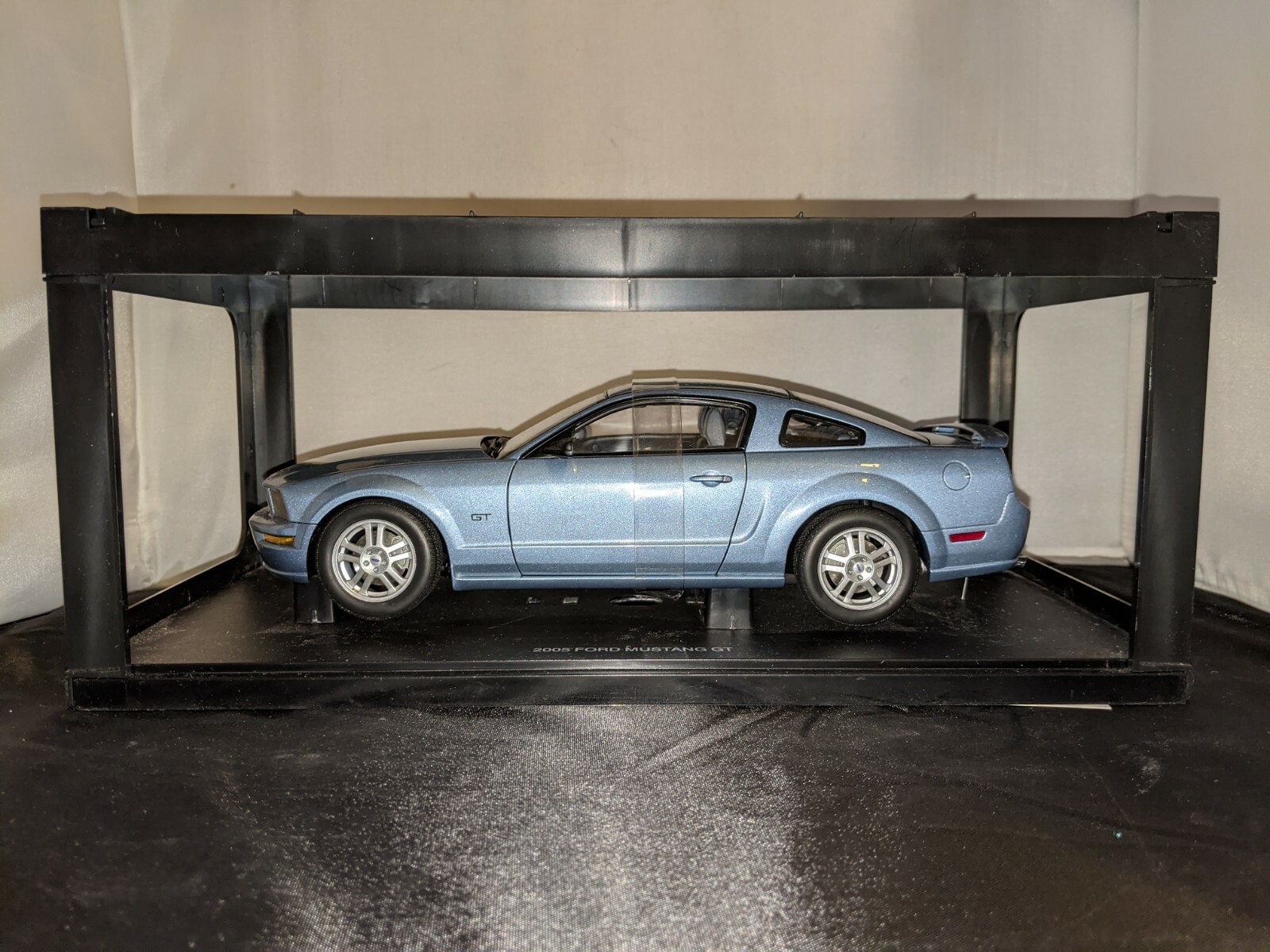 2005 mustang diecast