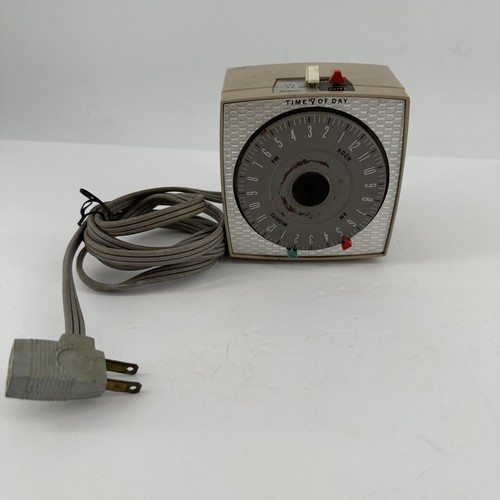 Vintage Paragon PCT7-0 Dusk To Dawn Light Sensor Timer Plug In Photocontrol