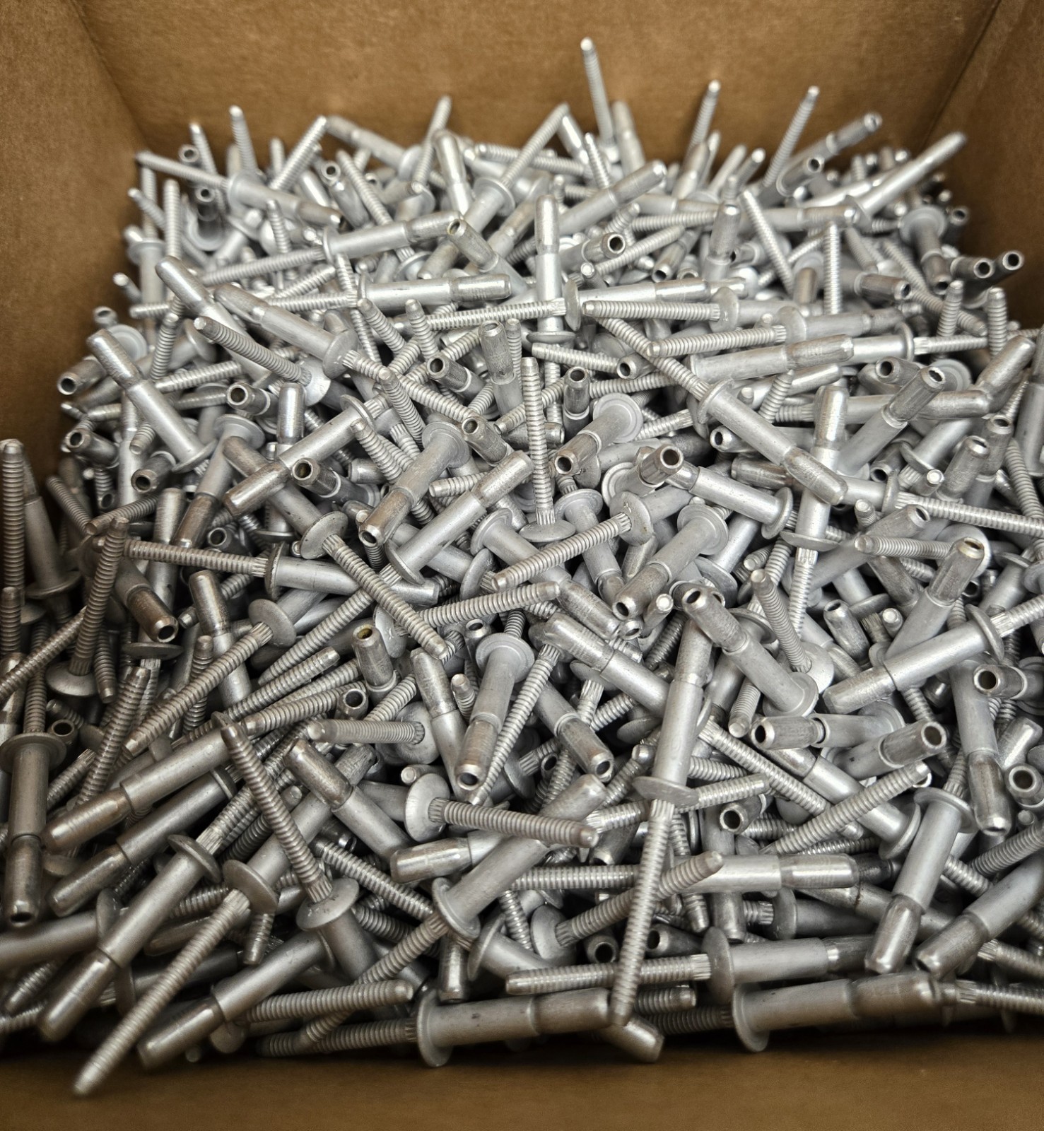 HUCK MGLP-B6-E RIVETS. LOT OF 100.