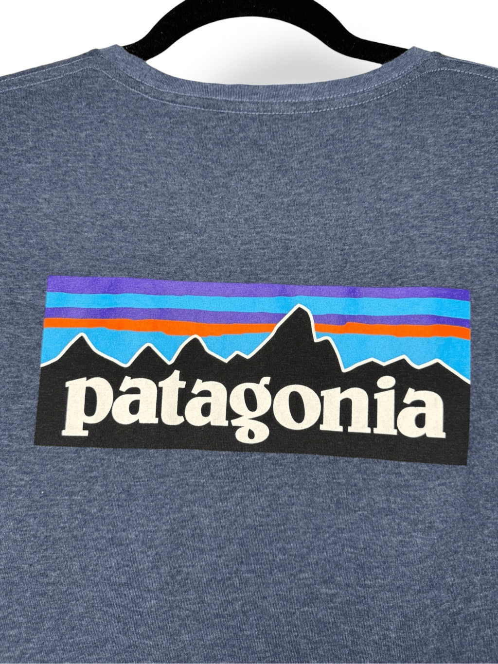 Patagonia Women's Large P-6 Logo Responsibili-Tee Navy Short Sleeve T-Shirt thumbnail 4