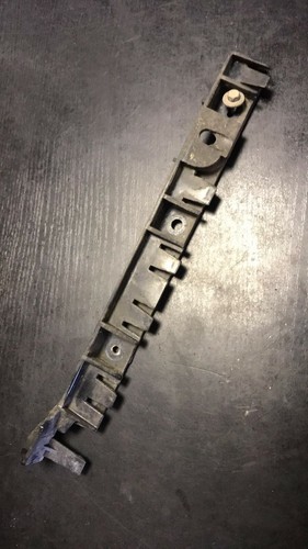 BMW E81 E82 E88 E87 Schwellerabdeckung Halterung vorne LH 7118159