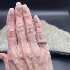 Beautiful Signed 925 Sterling Silver Band Ring 390