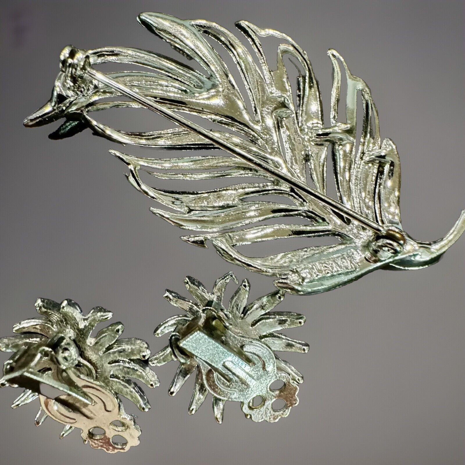 Vintage Lisner Signed Leaf Shape Silver Tone Broo… - image 4