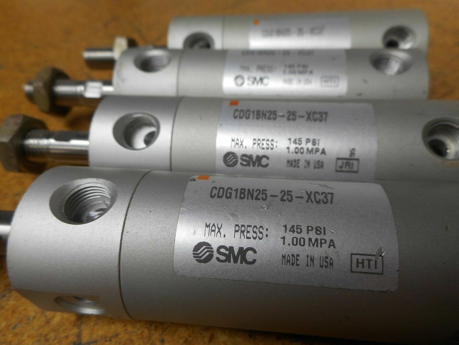 Lotto Di 4 Cilindri Pneumatici SMC CG1BN25-25-XC37 Usati - Foro 25mm, Corsa 25mm