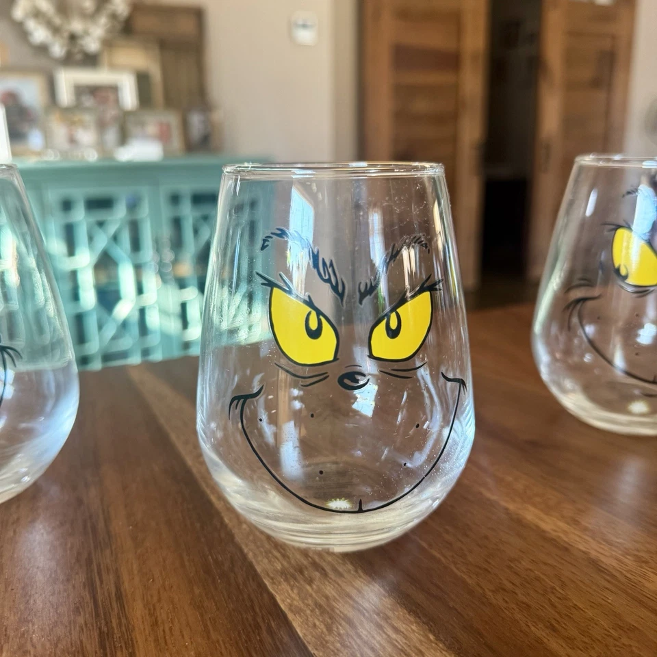 Juego de 4 copas de vino transparentes The Grinch con cara de Grinch Foto 3 de 4