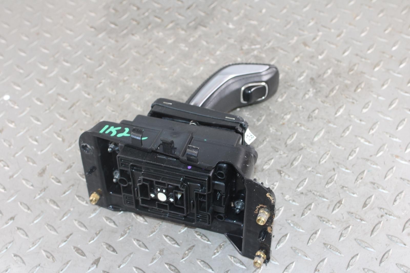 Maserati Ghibli 2014-2024 Lever assembly