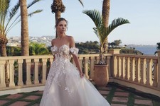 Enzoani Blue Suri Size 10 Color ivory nude nude Retail$3,195