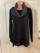 APT. 9, Size Med, “Wear 2 Ways” Sweater with or without Knit Collar/Scarf.   NEW