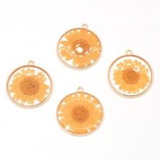 Clearance 8PCS Gold Tone Dried Daisy Flower Resin Round Charm Pendant GBY1010
