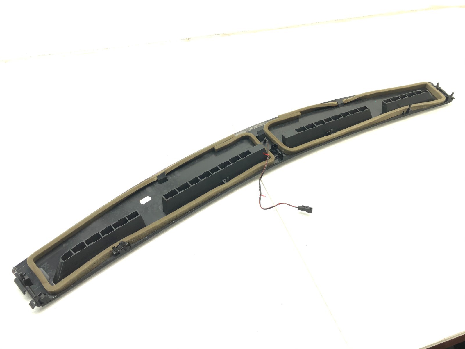 2014-2020 MASERATI GHIBLI FRONT DASH DEFROST GRILLE COVER OEM.