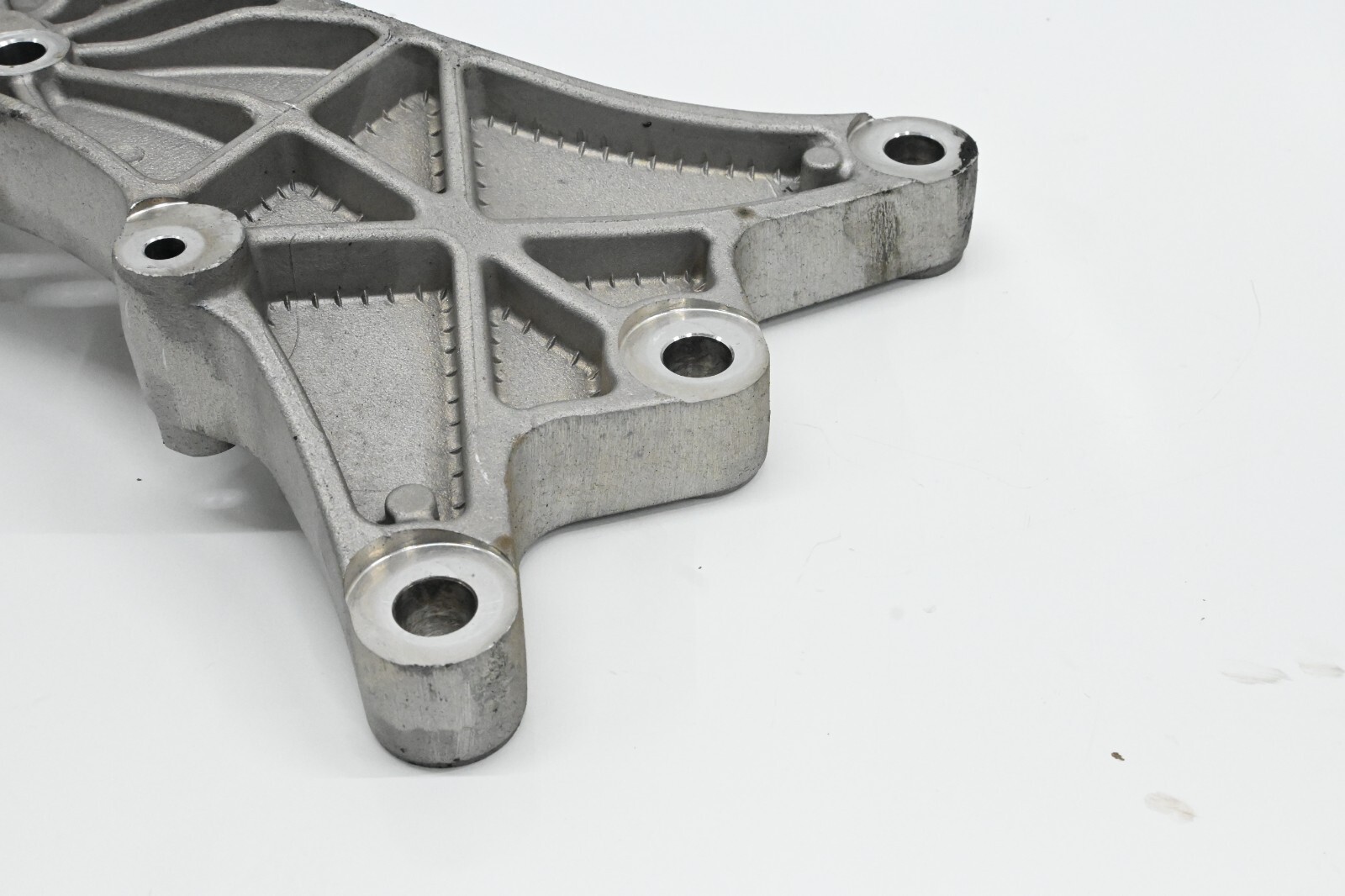 ⭐ 14-21 Maserati Ghibli Quatt Front Crossmember Gear Box Support Bracket Oem