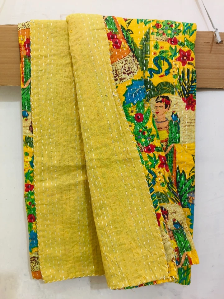 Manta acolchada kantha estampada Frida amarilla Rajasthani Gudari sábana Rali Foto 3 de 4