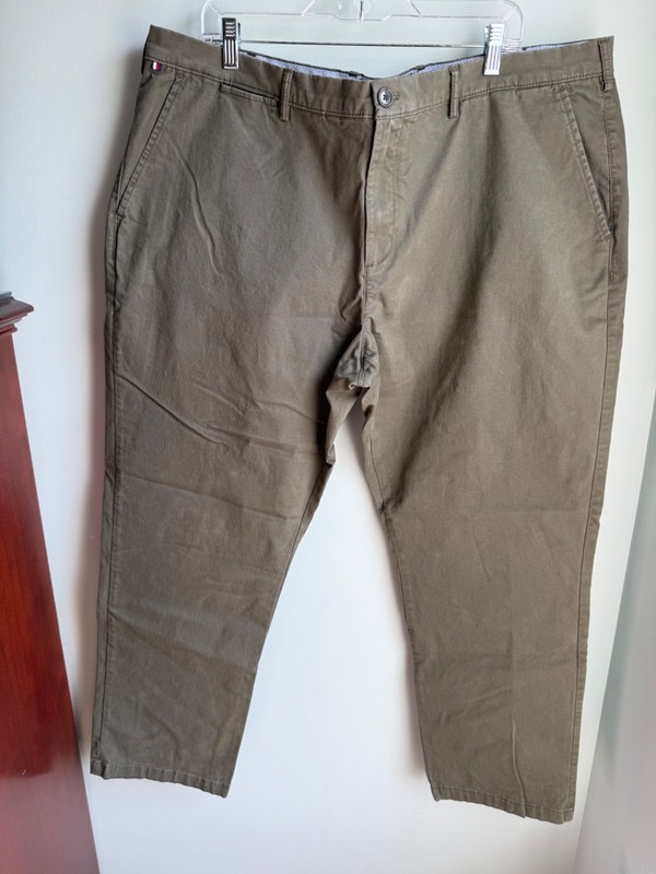 Tommy Hilfiger Men's Regular Fit Stretch Khaki Olive Chino Pants Size 44x32