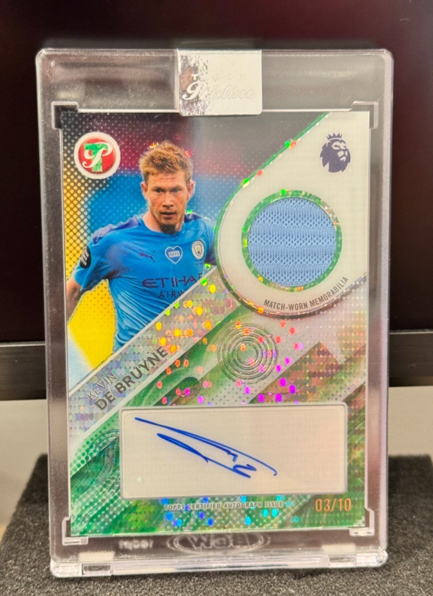 KEVIN DE BRUYNE SSP #/10 RELIC AUTO! 2025-26 Topps Pristine Trophy Malachite SSP view 1