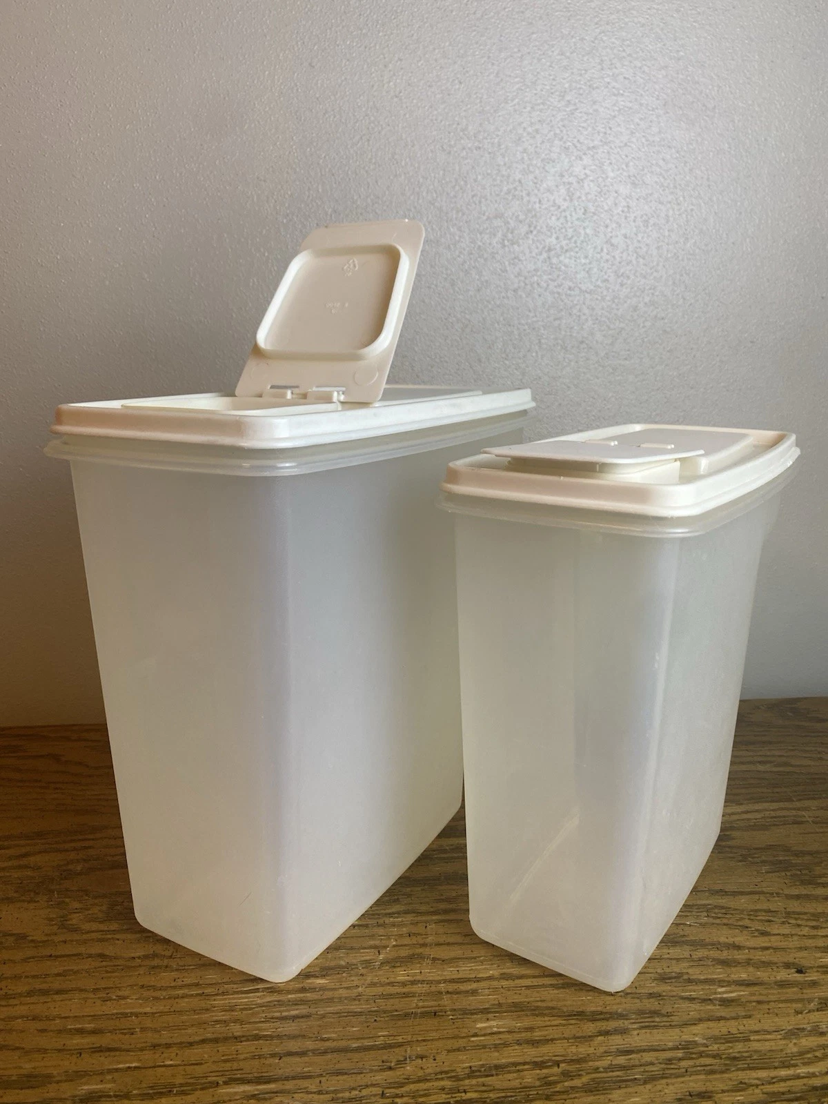 Set Of 2 rubbermaid servin saver 5L & 1.3L tall cereal W Lids #3 & #2