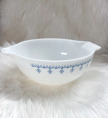 Vintage Pyrex 443 Cinderella Blue Garland Snowflake Mixing Bowl 2.5 Quart