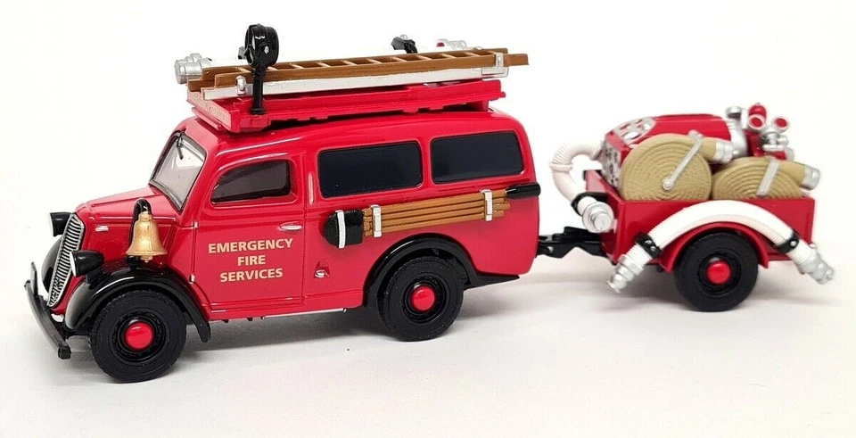 Matchbox Yesteryear - YFE18 1950 Ford E83W Van Diecast Model Fire Truck Trailer - Image 3 of 4