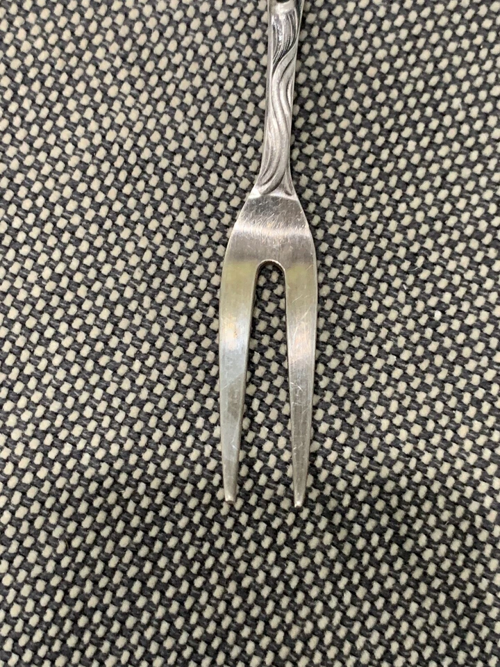 Vintage Antique 900 Silver Repousse Rose Flower Decorated Pickle / Olive Fork - Image 4 of 4