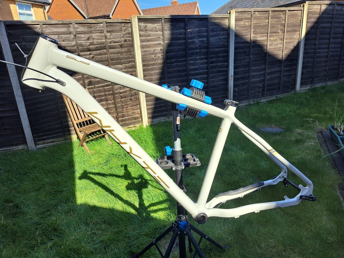Whyte 905 v4 size large frame only(great condition) inc headset