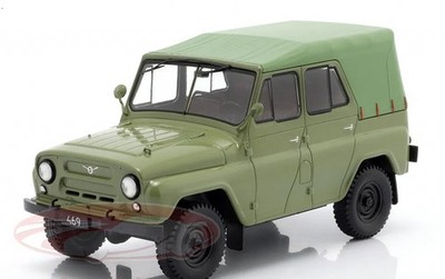 New UAZ 469 year 1975 olive green 1:24 WhiteBox Diecast Model Car