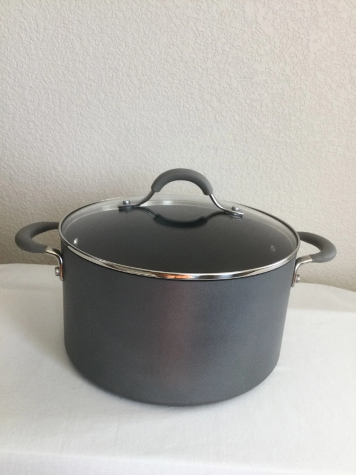 6 Quart Circulon Non-Stick Hard Anodized Stockpot w/Glass Lid
Opens in a new window or tab
