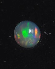 Cabochon (n°23) rond d’Opale Welo blanche d’Ethiopie de 0,74 cts