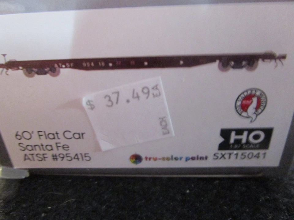 HO Scale: Santa Fe 60' Flat Car #95415  by  Fox Valley - Image 2 of 2