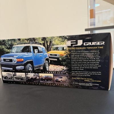 Toyota FJ Cruiser AUTOart Diecast Model, 1/18 Scale Maroon, COA