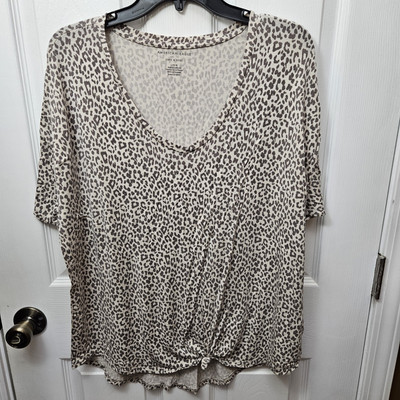 WOMENS AMERICAN EAGLE SOFT AND SEXY CHEETAH PRINT SHORT-SLEEVE V-NECK LARGE 