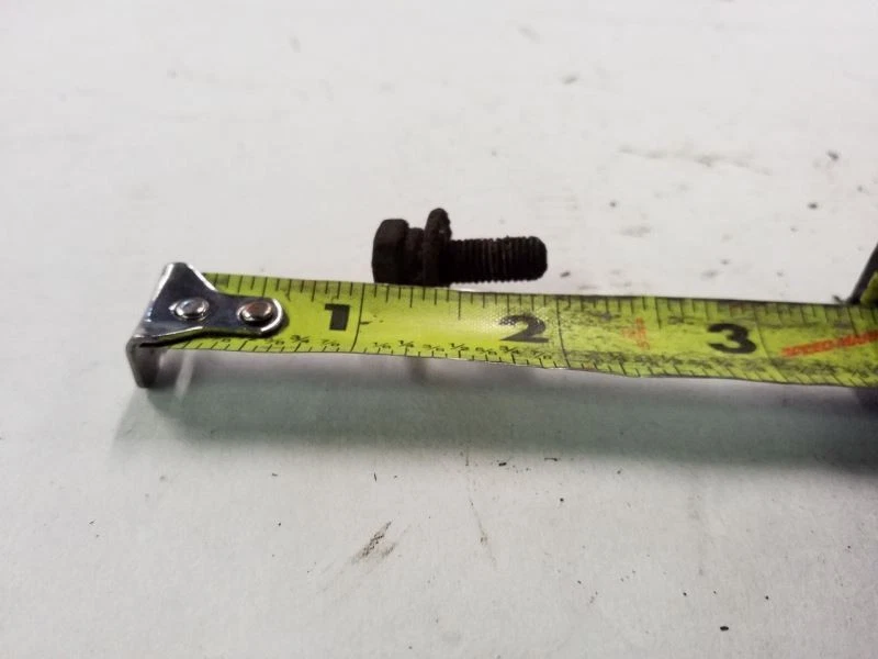 Pernos de montaje del enfriador de aceite del motor de 4,2 L | Se adapta a Jaguar XJ6 1979-1987 Foto 4 de 4