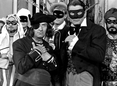 PHOTO B&B FANTOMAS SE UNLEASHED - LOUIS DE FUNES FORMAT 20X27 CM
