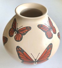 RARE 2010 Mata Ortiz CUSTOM Hand-Painted MONARCH BUTTERFLIES P0T by Lupita Mora